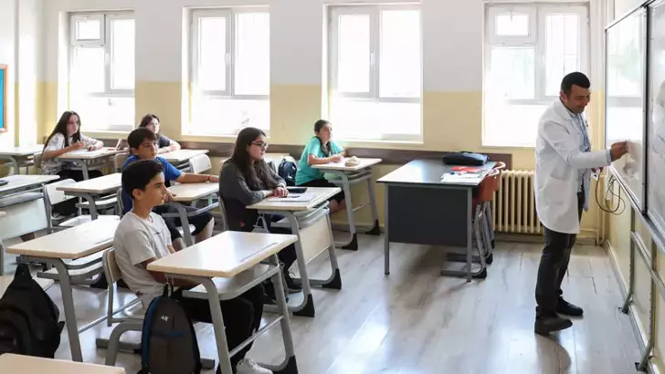 Bakan Tekin'den özel okullara: Kendilerini uyarıyoruz