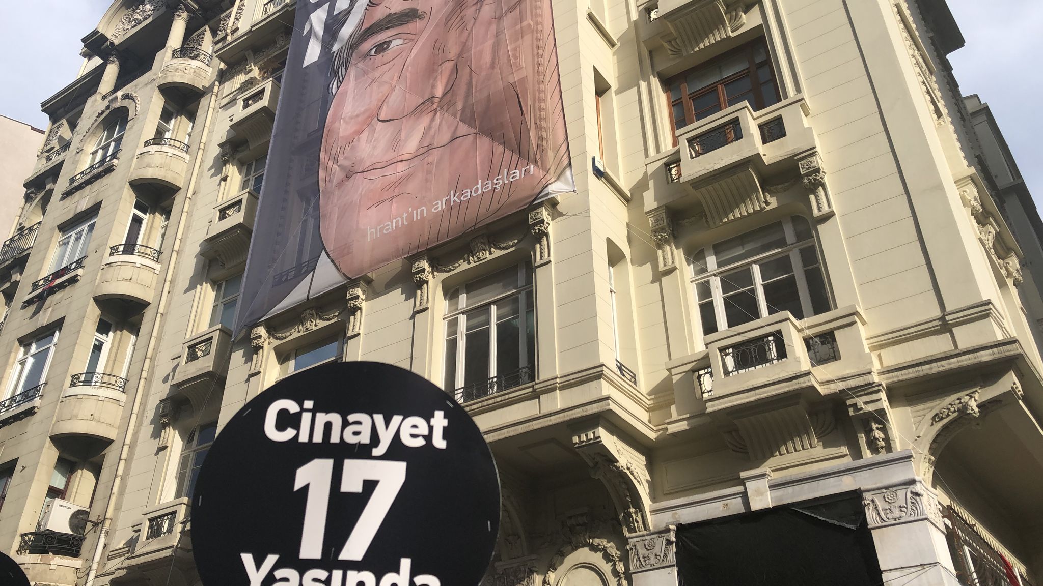 Hrant Dink vurulduğu yerde anıldı: Cinayet 17 yaşında!