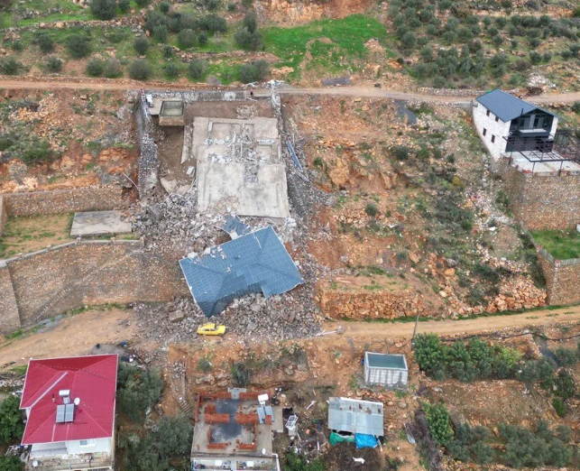 Antalya'da heyelan: 2 katlı ev çöktü