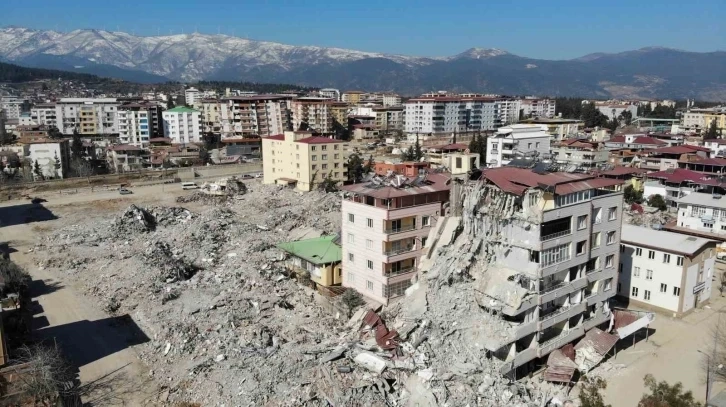 Maraş'ta deprem sonrası yıkılan Ilgım Apartmanı'nın raporu: Deprem nedeniyle yıkıldı, sorumlu yok