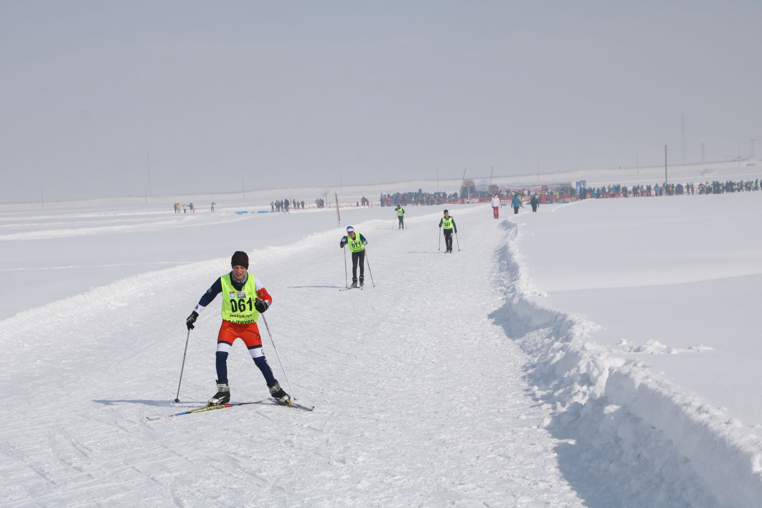 Hakkari'de 4 mevsim! Türkiye Kayaklı Koşu Eleme Yarışması 655 sporcunun katılımı ile yapıldı