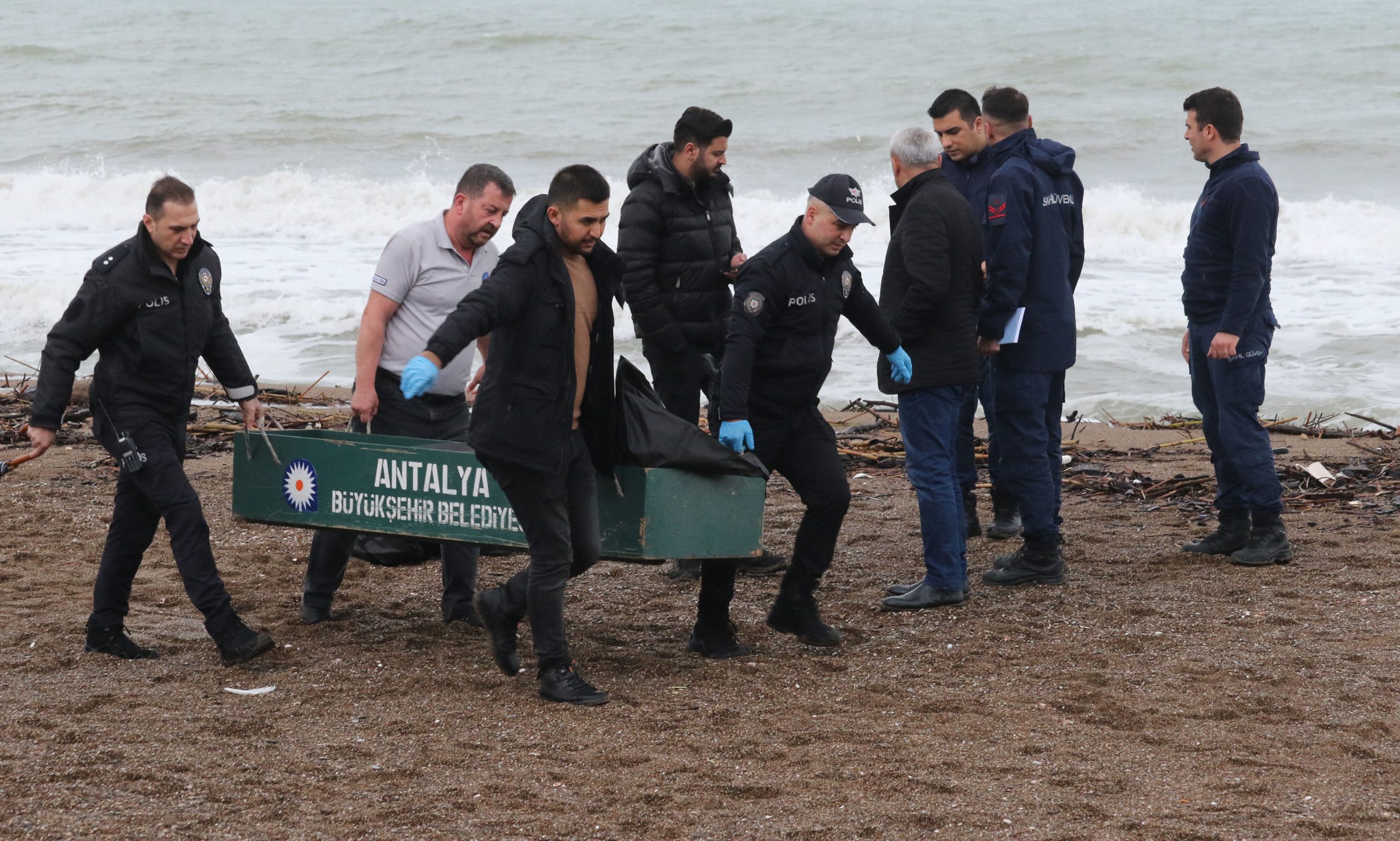 Antalya'da 6. ceset: Beş günde hepsi sahile vurdu, sebebi bulunamadı