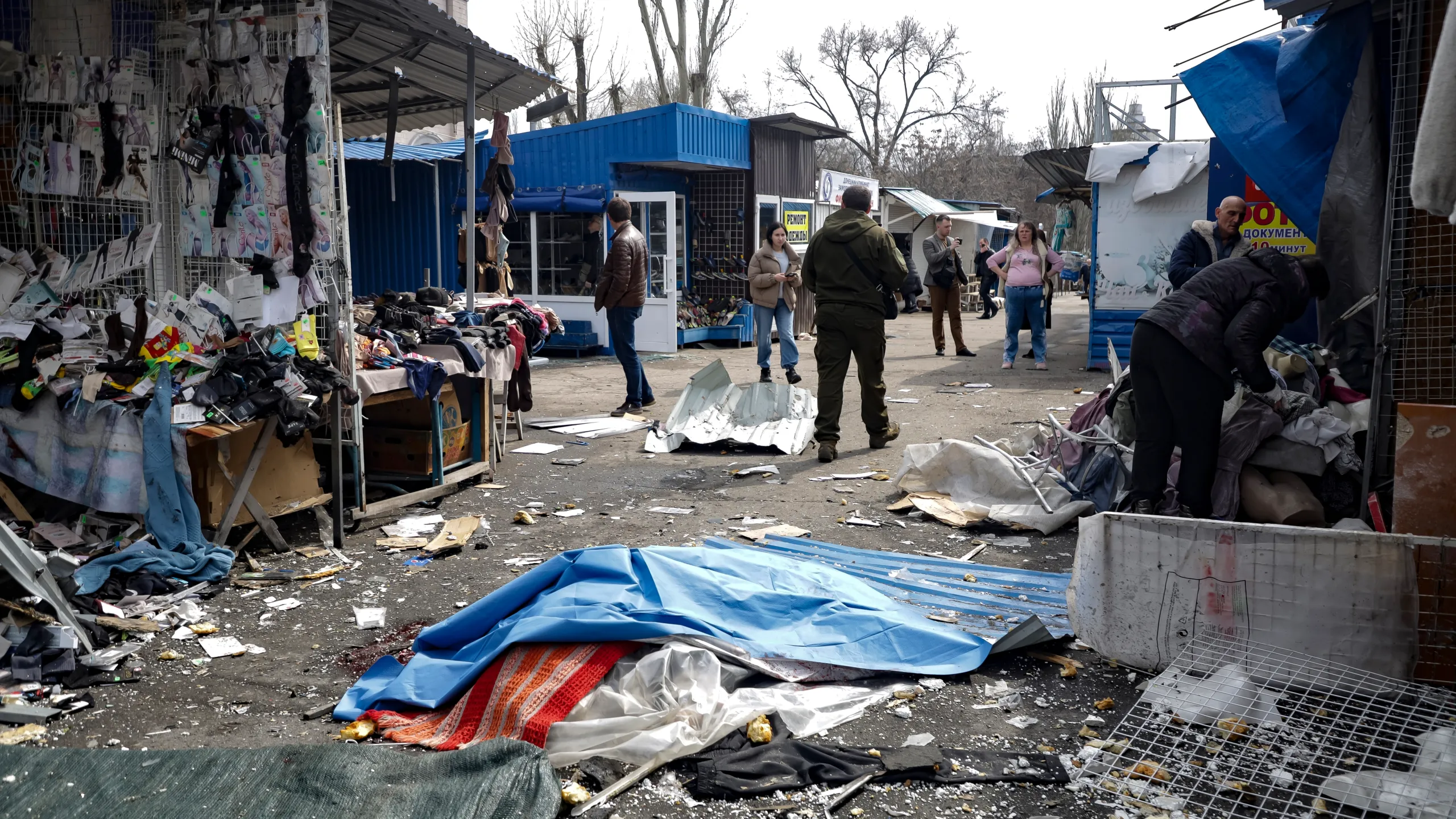 Ukrayna ordusu, pazar yerini vurdu: Donetsk'te 25 kişi öldü