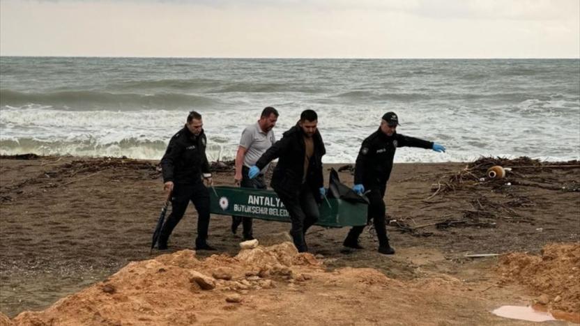Valilikten Antalya'da kıyıya vuran 'cesetlere' ilişkin açıklama