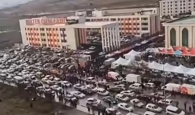 Menzil tarikatının lideri Ankara'yı ziyaret etti; trafik tıkandı, yollar kilitlendi
