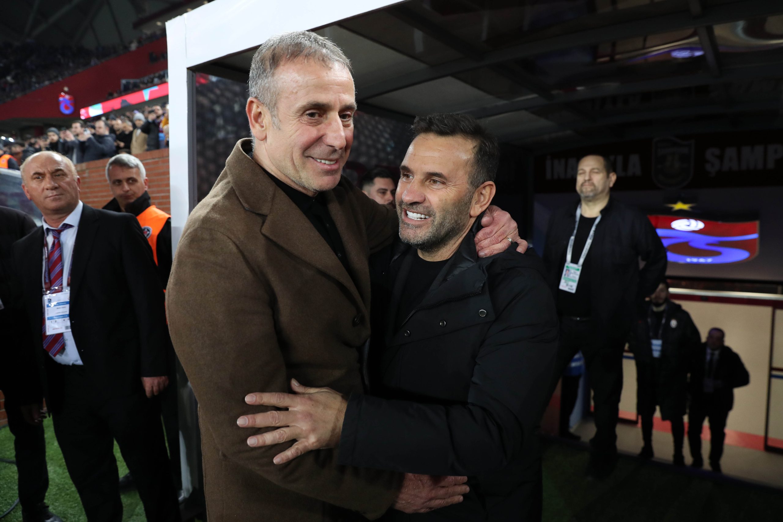 "Oyuncularıma teşekkür ediyorum, Galatasaray taraftarını kenetlenmeye çağırıyorum"