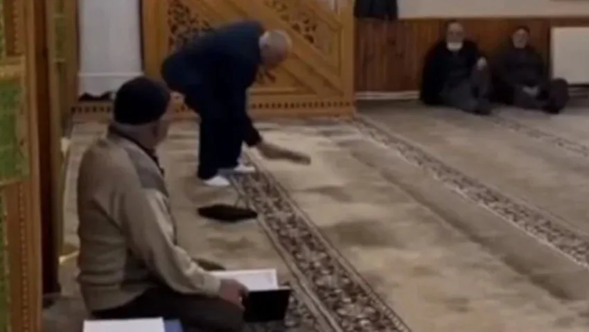 Cami’de konuşma yaparken Kur'an-ı Kerim'e basan S.K gözaltına alındı