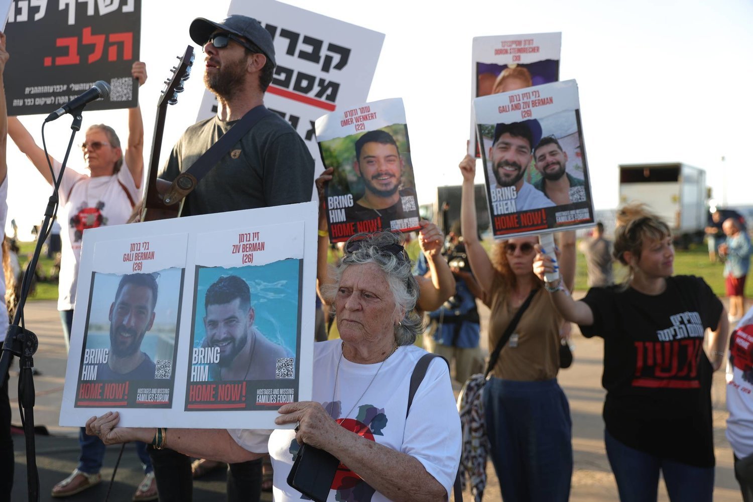 Gazze'deki rehinelerin yakınları Kudüs'te parlamentoyu bastı
