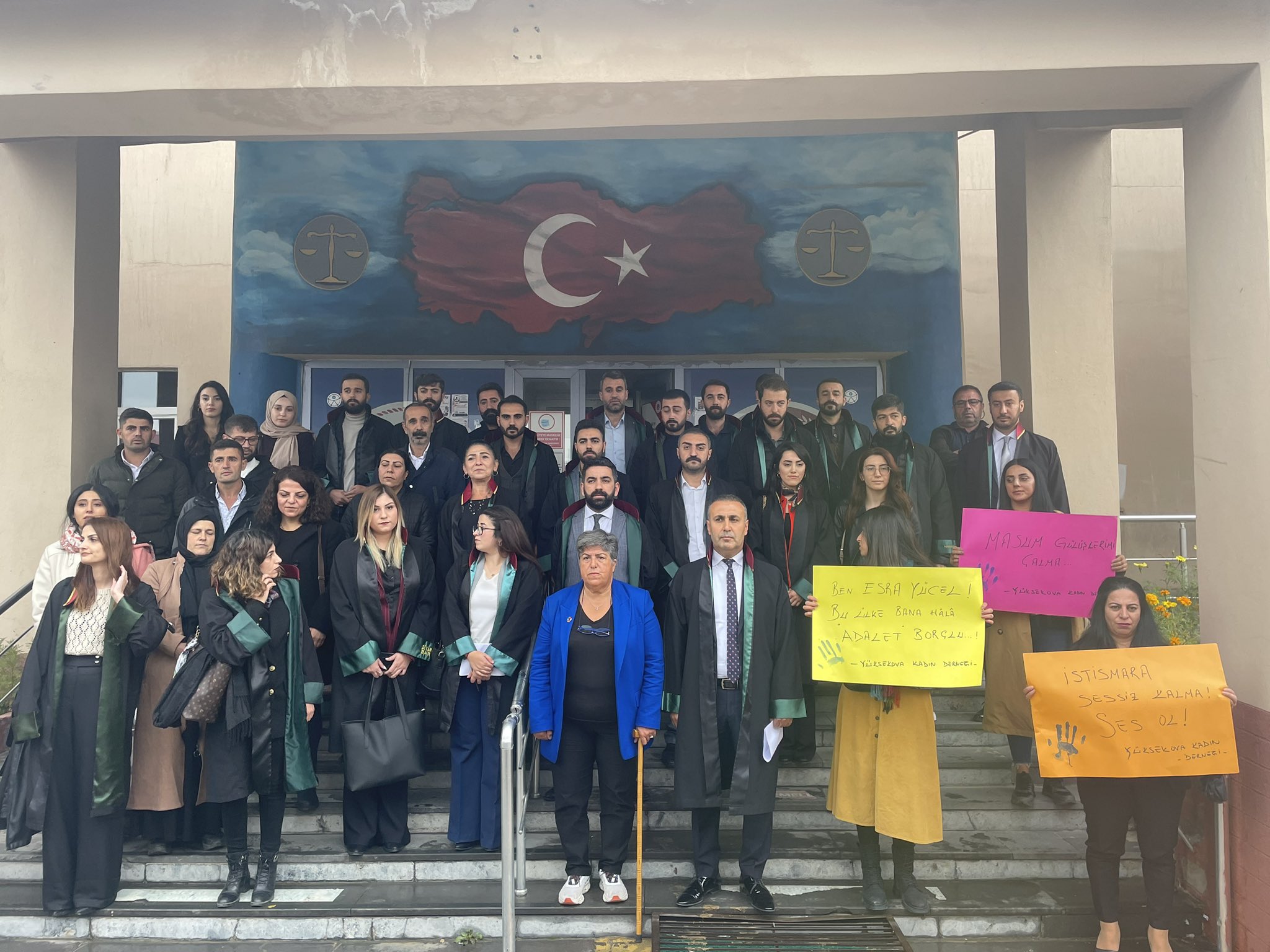 Şemdinli'de 11 yaşındaki Esra'ya tecavüz edip intiharına sebep olanlar beraat etti; 'kardeşimin hakkını kim savunacak?'