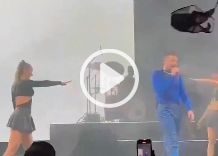 Edis'in konserinde sahneye iç çamaşırı fırlatıldı