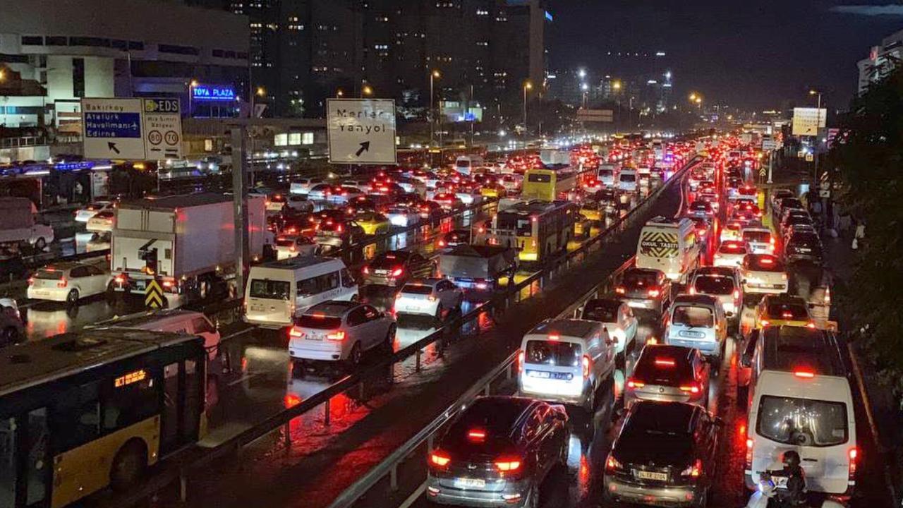 İstanbul'da trafik yoğunluğu yüzde 83'e çıktı