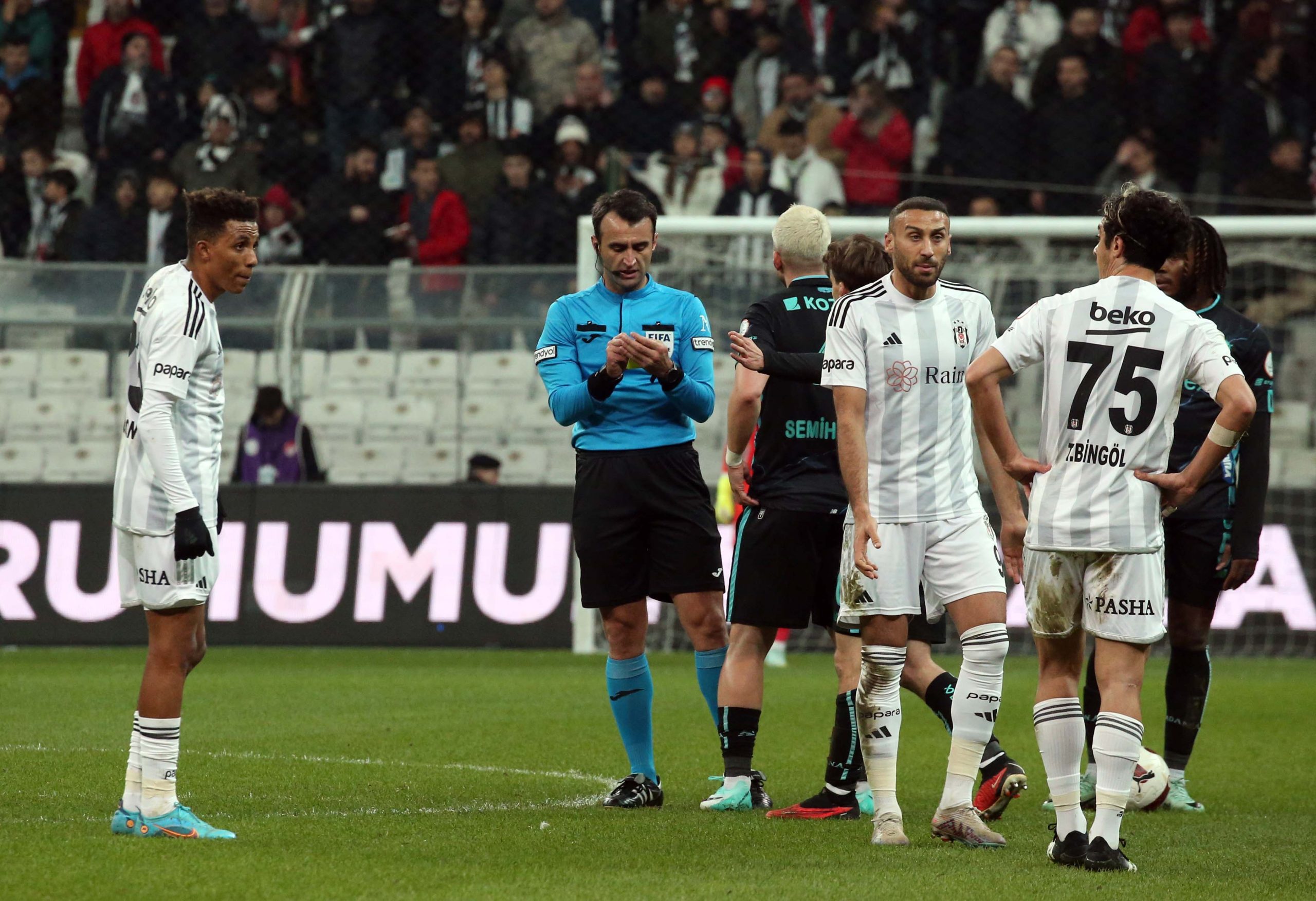 Beşiktaş, 10 kişilik Adana Demirspor'la yenişemedi