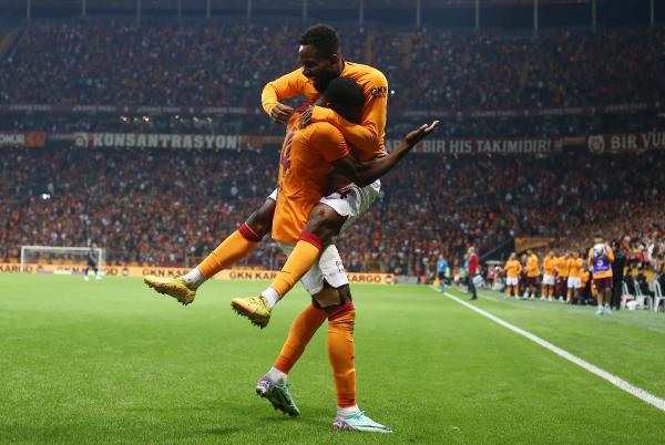 Galatasaray üst üste 10. maçını kazandı, Aslan’ı Zaha sırtladı