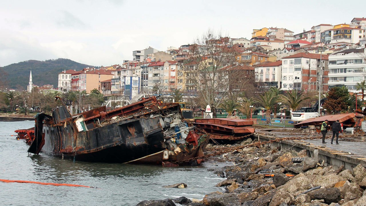 Denizcilerin sorunları Meclis gündeminde: CHP'li Karasu 'kayıp denizcileri' sordu