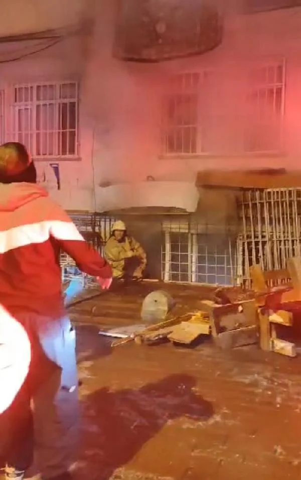 Fedakâr baba, engelli çocuğunu kurtarmak için kendini alevlerin içine attı