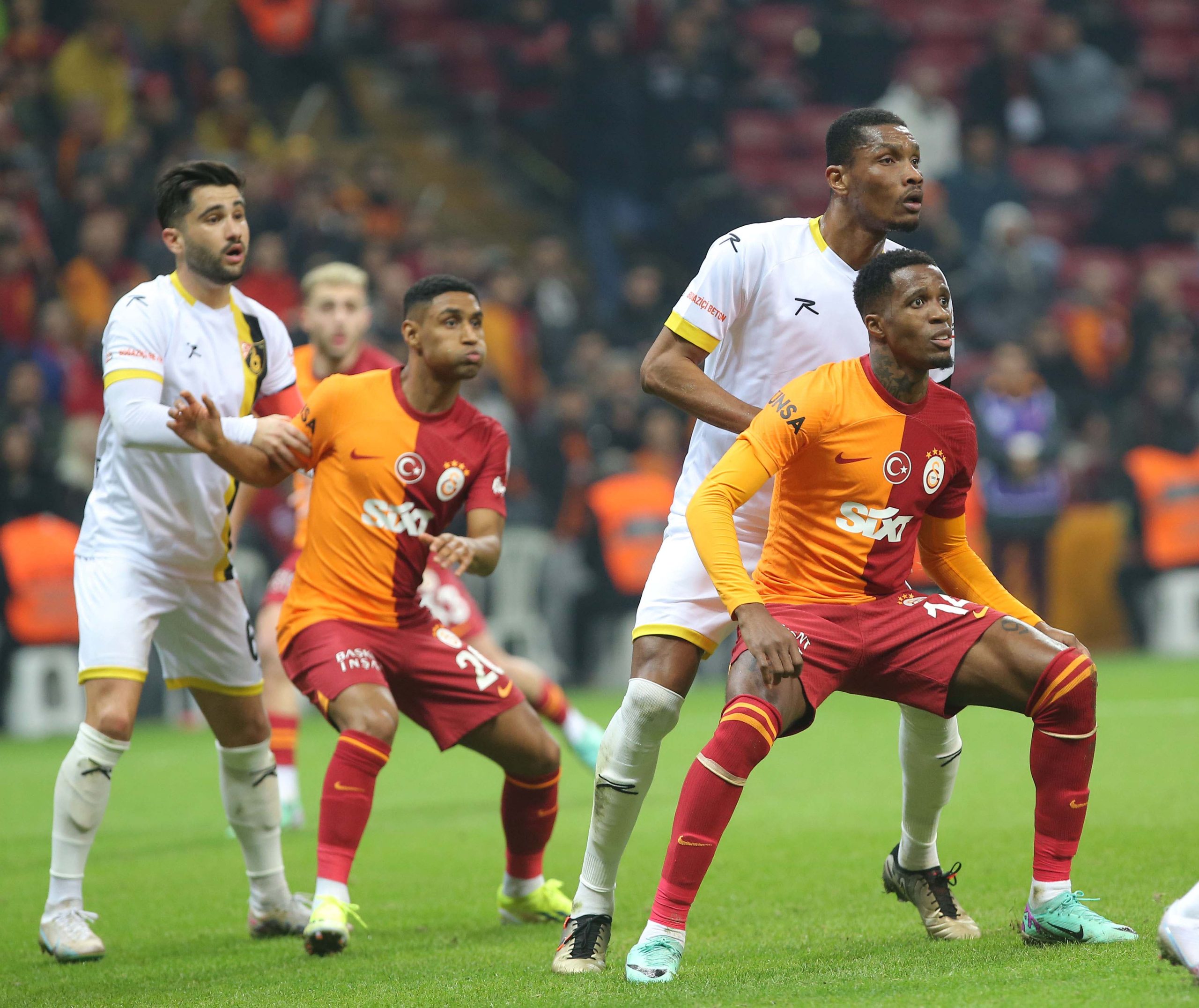 "Galatasaray'a akan oyunda pozisyon vermedik ama 3 gol yedik!"