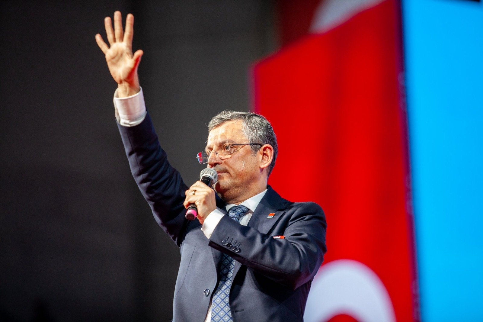 CHP'nin yeni Genel Başkanı Özgür Özel kimdir?