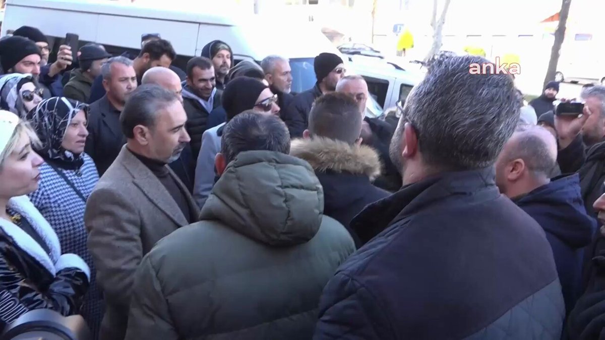 AKP'li Belediye Başkan adayına depremzedelerden protesto: İmar izni veren belediyeden hesap sormak boynumuzun borcu
