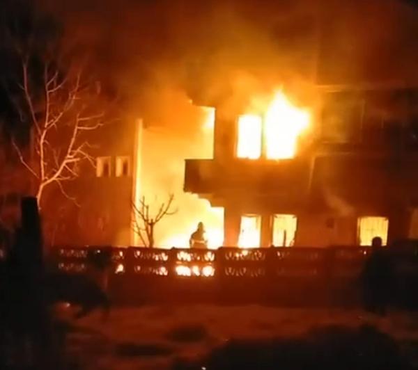 Tekirdağ'da 3 katlı evde yangın: 1 ölü, 2 yaralı