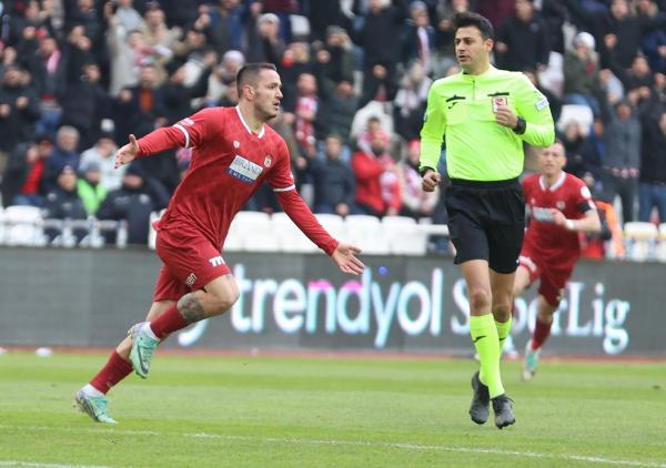 Sivasspor, kazandığı maçtan sonra hakemi eleştirdi