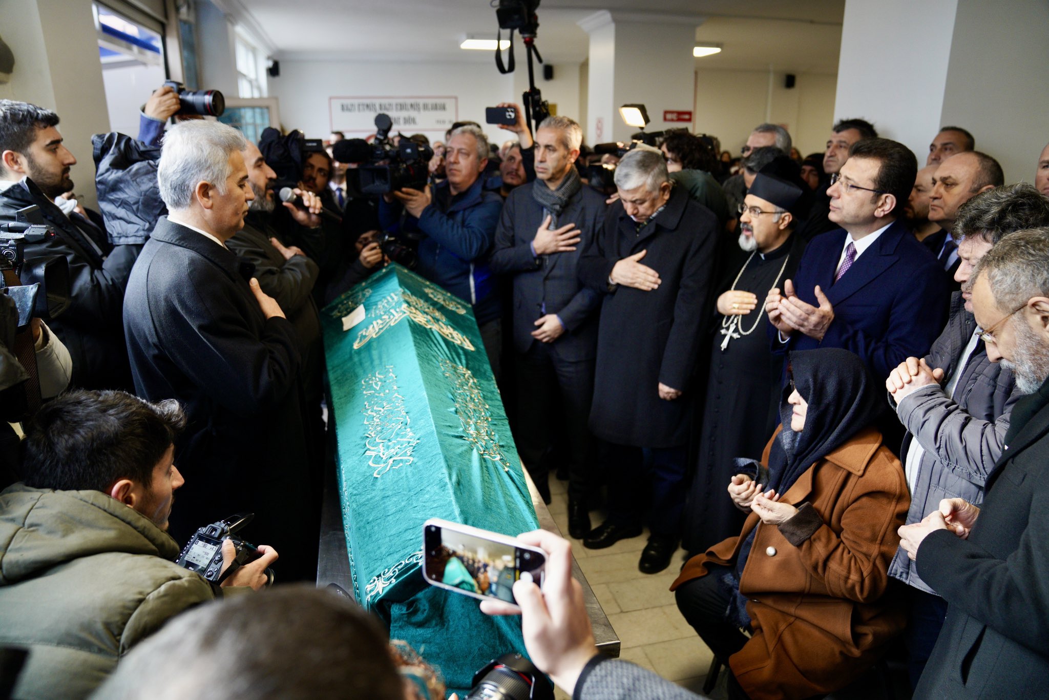 İmamoğlu kilise saldırısında hayatını kaybeden Tuncer Murat Cihan'ın cenaze törenine katıldı