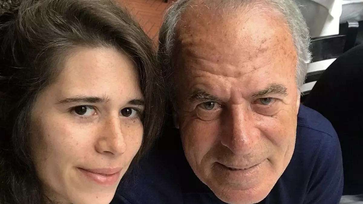 Mustafa Denizli'nin kızı Lal Denizli CHP'nin Çeşme adayı oldu