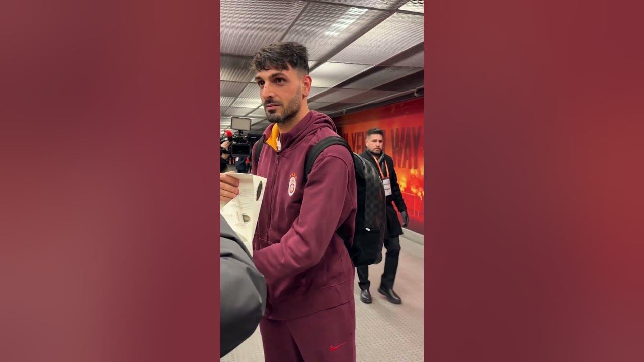 Galatasaraylı Güvenç, basın mensuplarına Antep ezmesi dağıttı