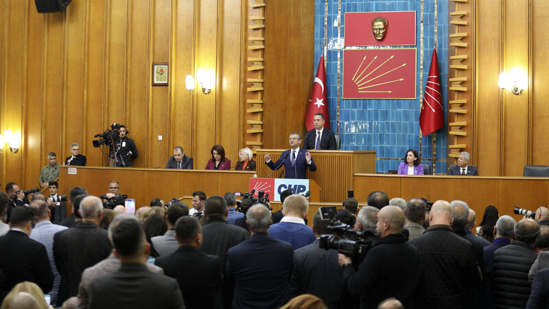 CHP Genel Başkanı Özel: Bu meclisteki iki prompter da Saray'a dayanıyor
