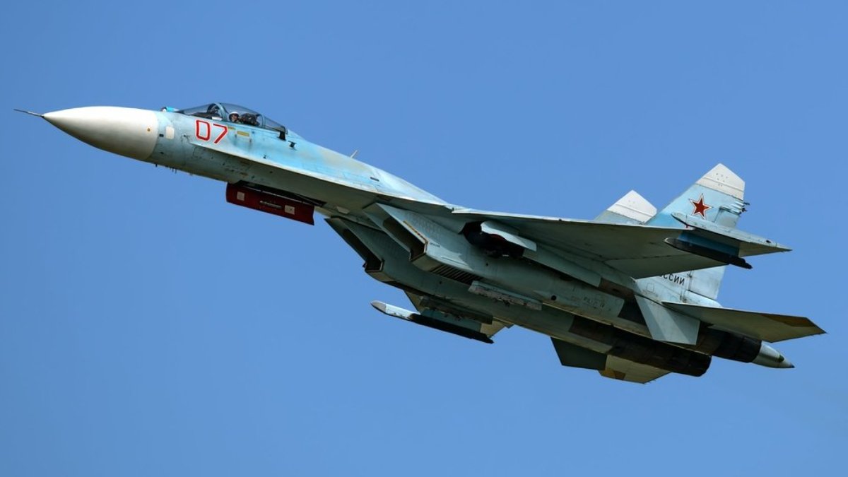 Rus uçağı Almanya'yı alarma geçirdi: Savaş uçakları havalandı