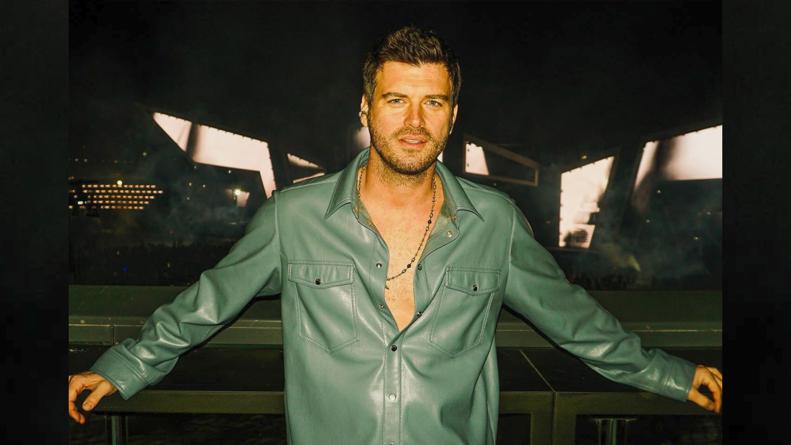 Kıvanç Tatlıtuğ, 'çocuklarının eğitimi için Londra’ya taşınıyorlar' iddialarına yanıt verdi