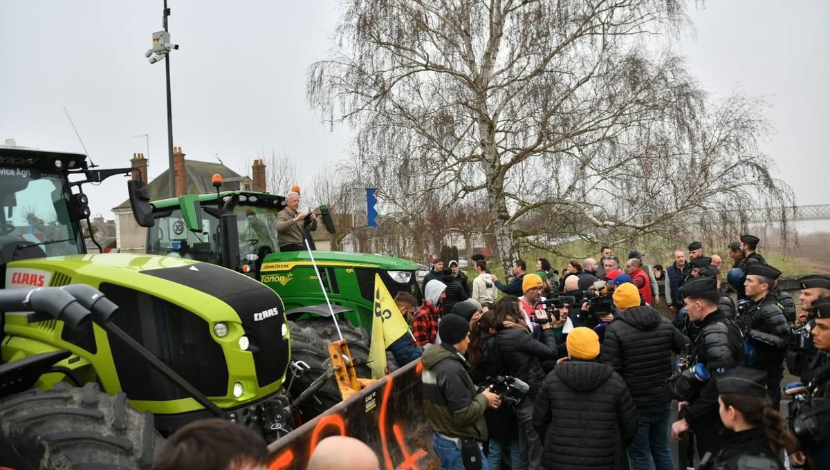 Fransa'da çiftçilerin "kuşatma" eylemine polis müdahalesi: 79 kişi gözaltına alındı