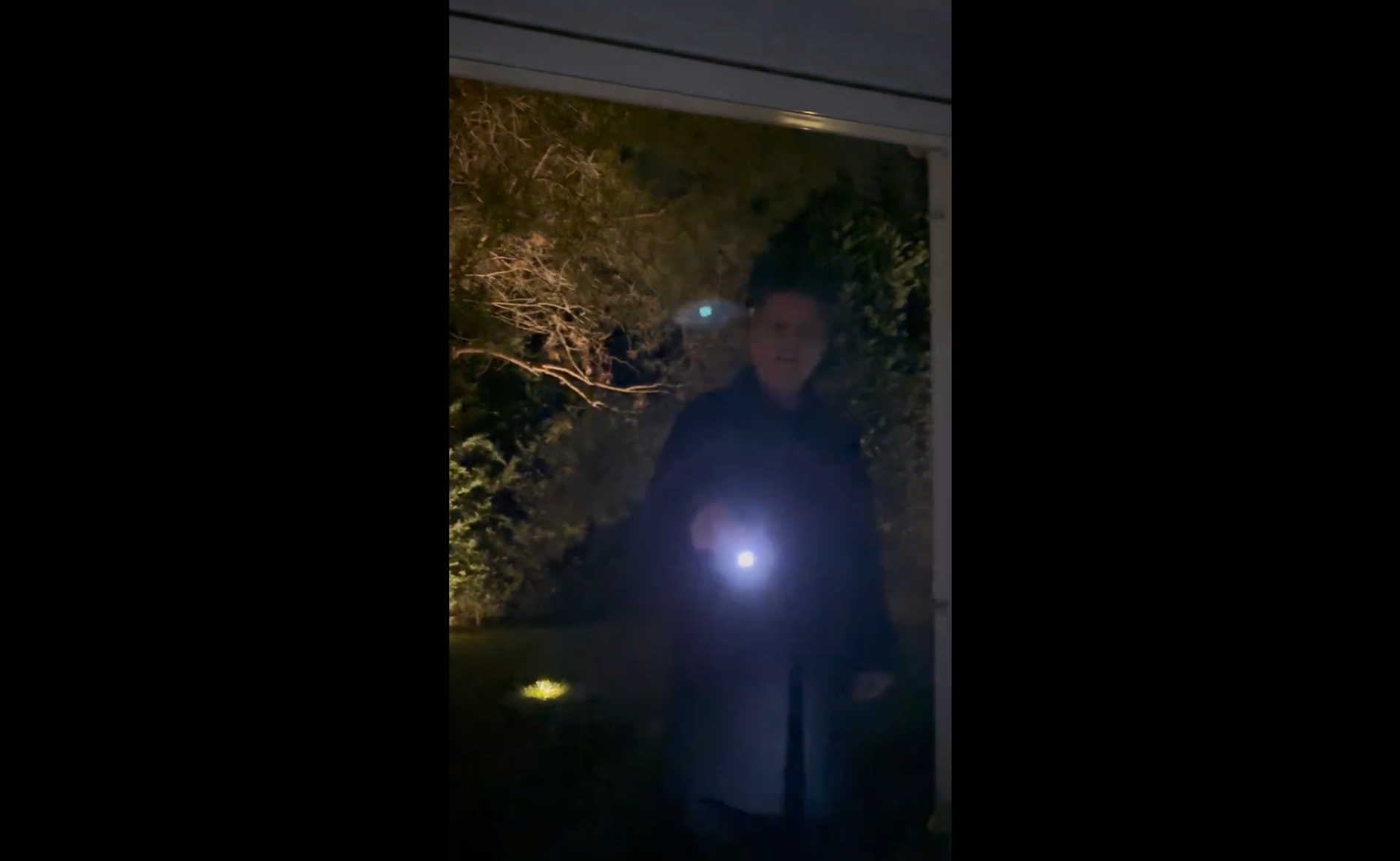 Mustafa Sarıgül'ün el feneriyle çektiği video sosyal medyada gündem oldu
