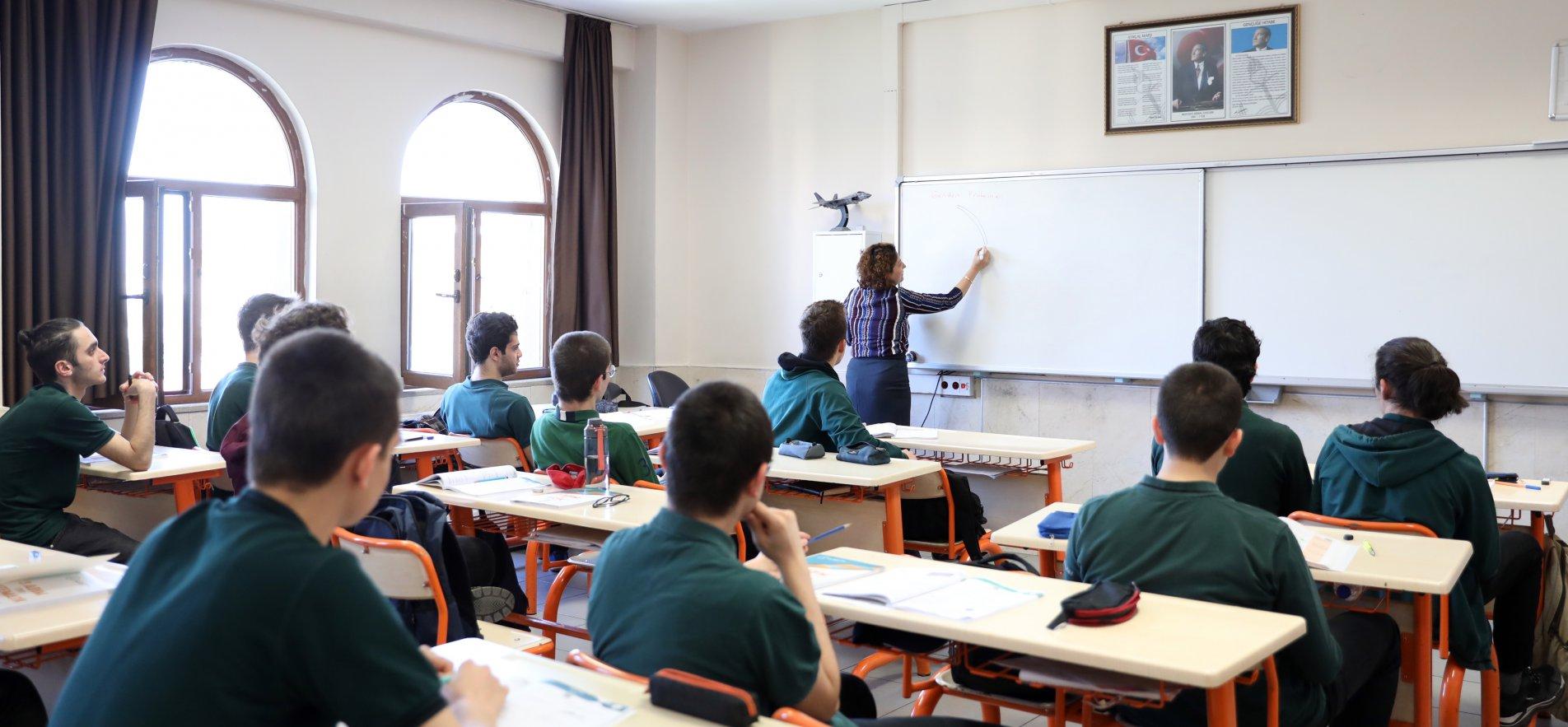 MEB’den yeni skandal: Öğretmenlere adab-ı muaşeret dersi verilecek