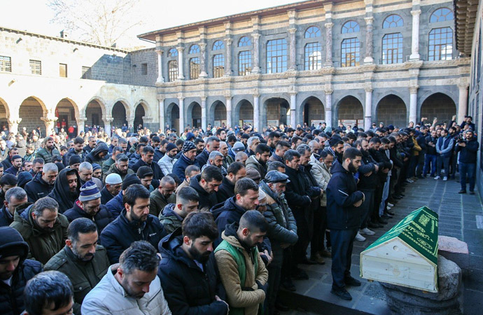 İstanbul’da öldürülen "Ramazan Hoca” Diyarbakır'da son yolculuğuna uğurlandı