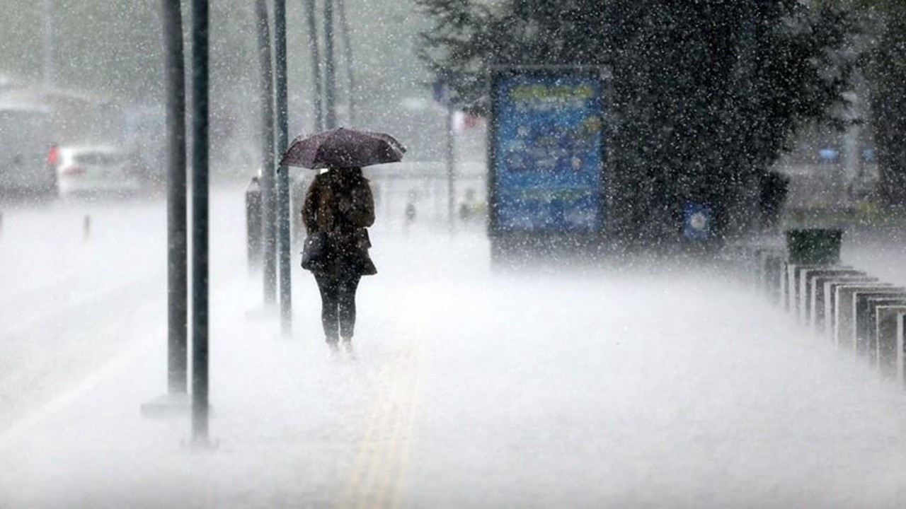 Meteoroloji'den İstanbullulara : O saatte dışarı çıkmayın