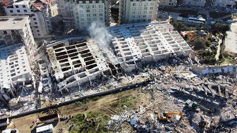 Hatay'da yıkımın simgesi Rönesans Rezidans'ın müteahhidi: Çökmedi, yan yattı