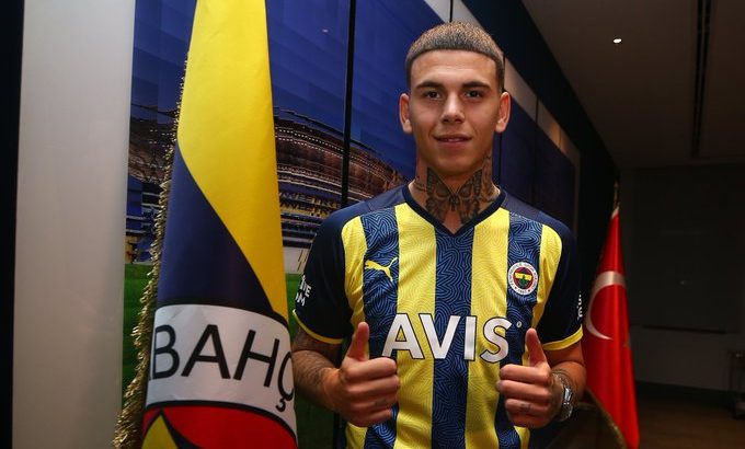 Sürpriz gelişme! Fenerbahçe geri dönen futbolcusuna lisans çıkarttı
