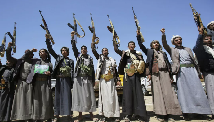 Husiler: ABD ile İngiltere Yemen'i vurdu