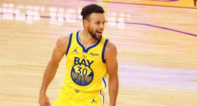 Curry 60 sayı barajını aştı, Kobe Bryant'ı yakaladı