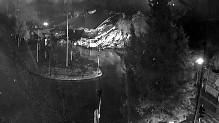 Kahramanmaraş depreminden yeni görüntüler: Ebrar Siteleri'nin yıkılışı ve panik anları kameraya yansıdı