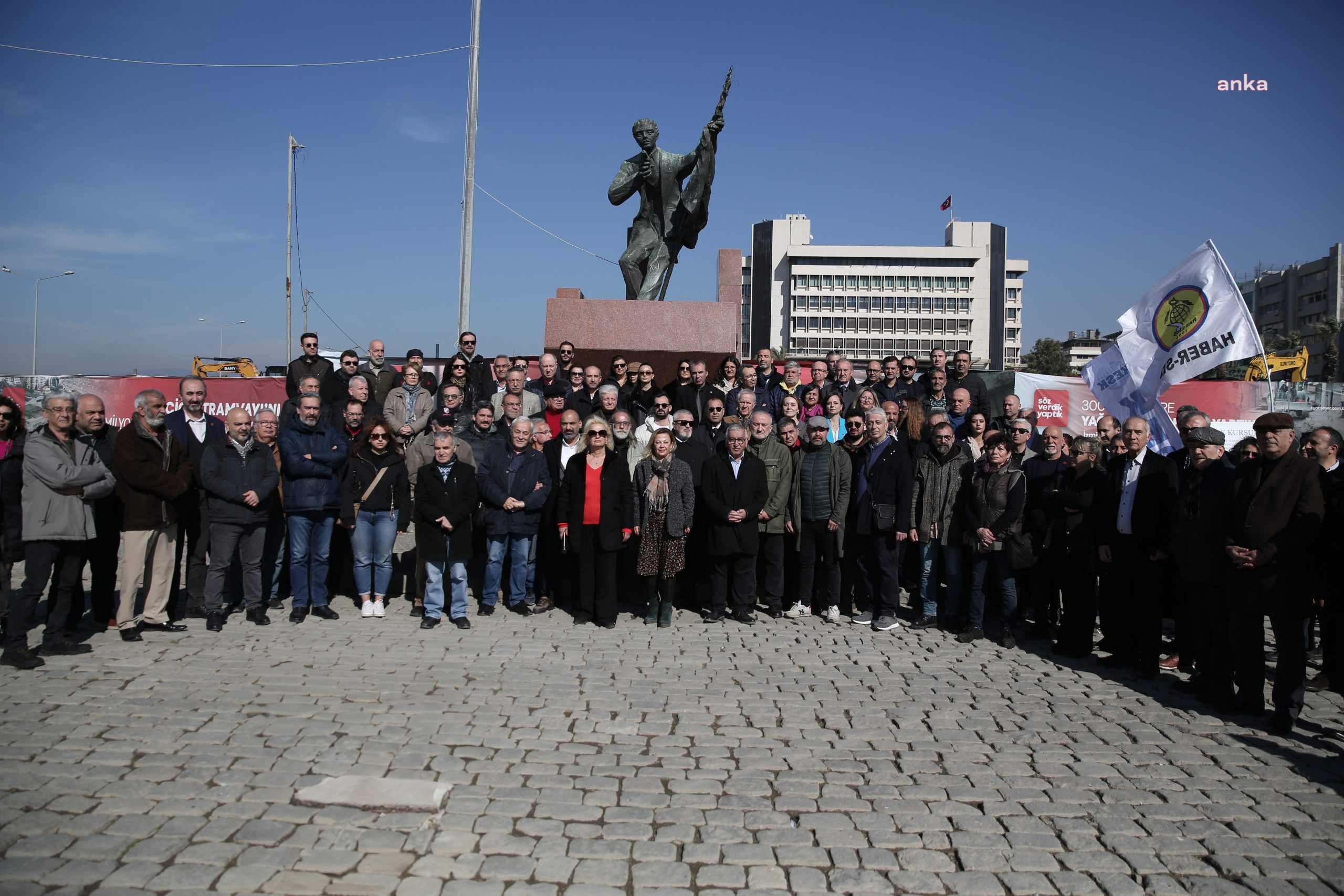 İzmirli gazetecilerden Süleyman Gençel’in tutuklanmasına tepki