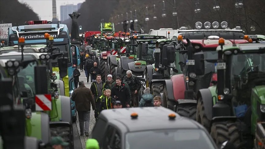Avrupa'da çiftçi protestoları tam gaz sürüyor...