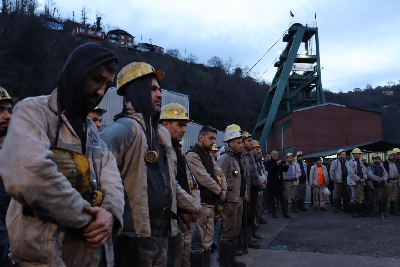 Zonguldak maden ocaklarında deprem anması: Canlı kurtarmaya çalıştık