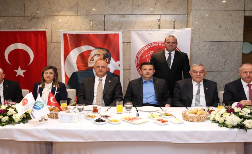 İzmir'de AKP ve İYİ Partinin adayları kentsel dönüşüm projelerini birlikte anlattı