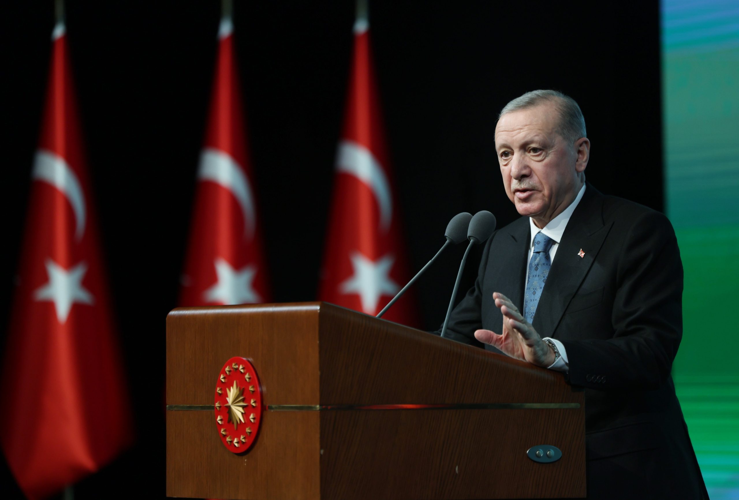 Erdoğan: Biz dertlere derman olabilmek için gecemizi gündüzümüze kattık