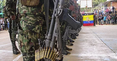 'Muhalif' FARC gerillaları barış görüşmelerini askıya aldıklarını duyurdu
