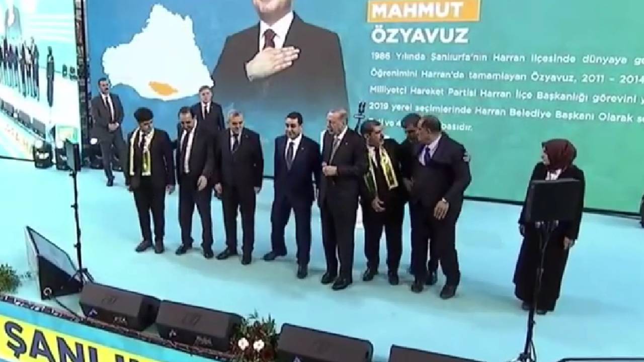 AKP'li adaylar MHP'li adayı Erdoğan'ın yanına yaklaştırmadı: Kimse elini sıkmadı