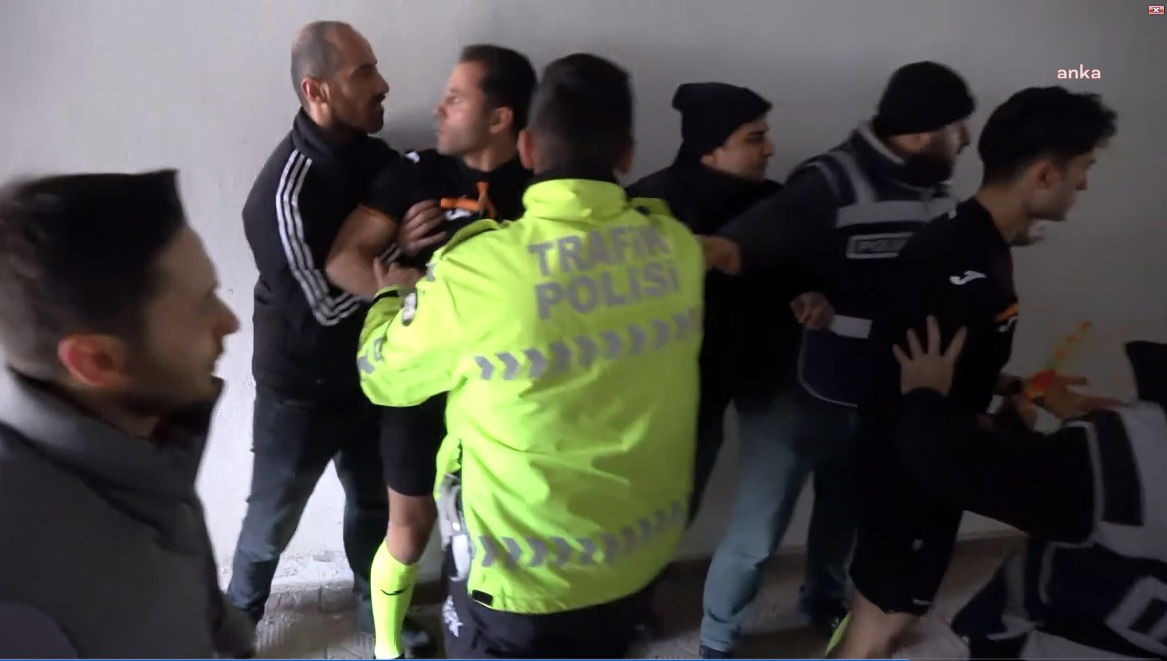 Yozgat'ta hakemler, kulüp yöneticilerinin saldırısına uğradı