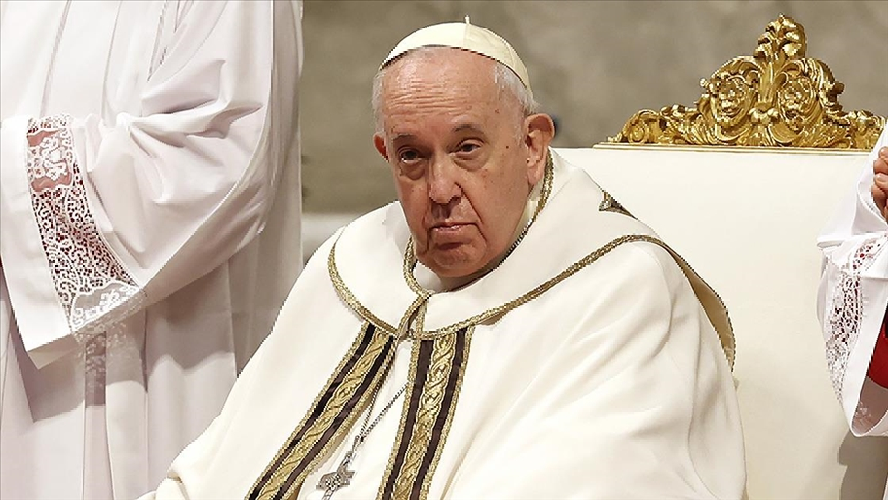 Papa eşcinsel kutsamalarını eleştirenleri 'ikiyüzlülükle' suçladı