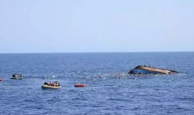 Akdeniz'de göçmen teknesi battı: Çok sayıda ölü var